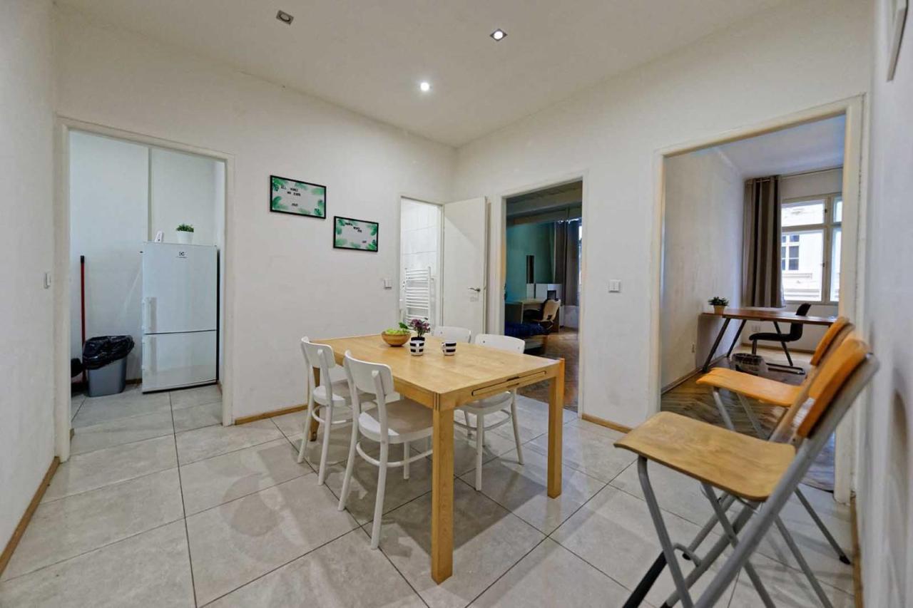 Apartments Vorsilska Прага Экстерьер фото