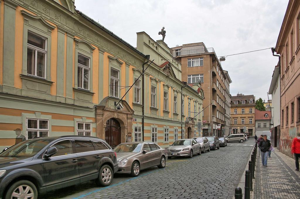 Apartments Vorsilska Прага Экстерьер фото